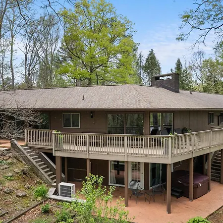 Cosby Mountain Lodge